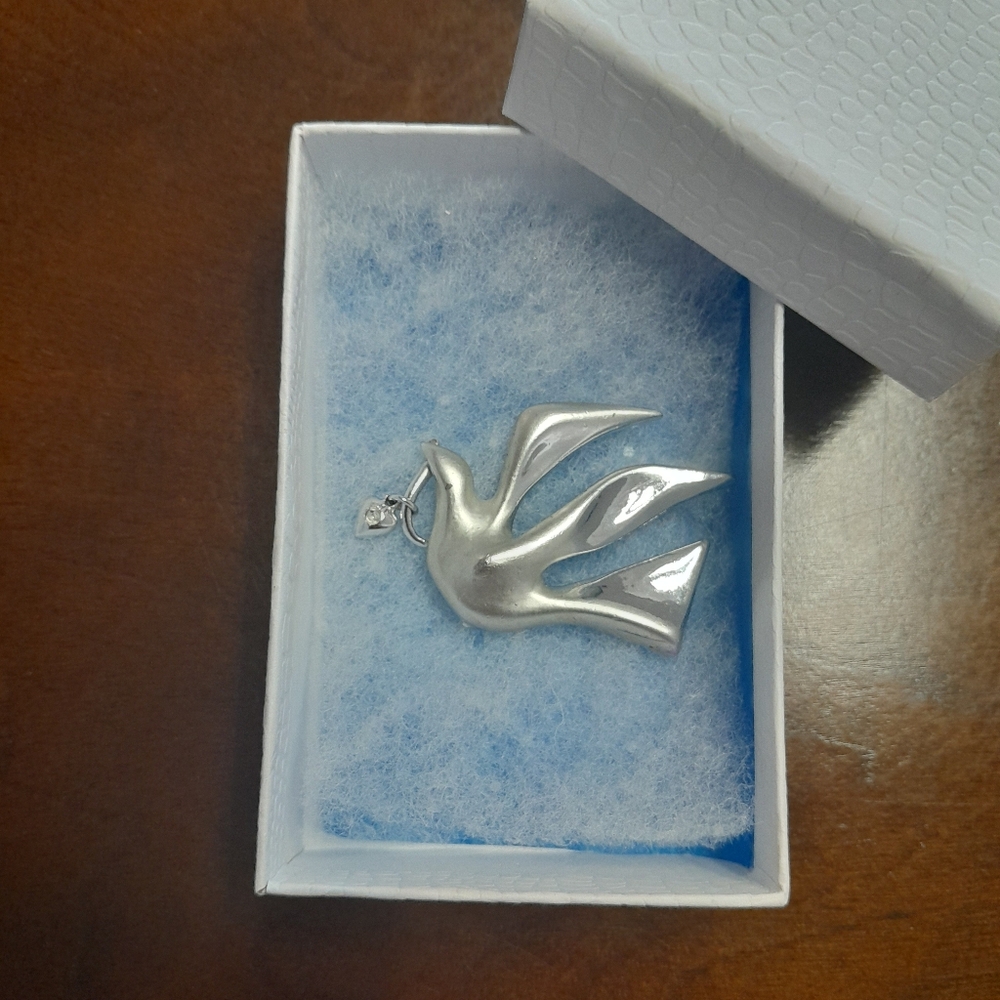 Clearance! Fashion Silver Dove Pendant  Size:OS  Source Unknown